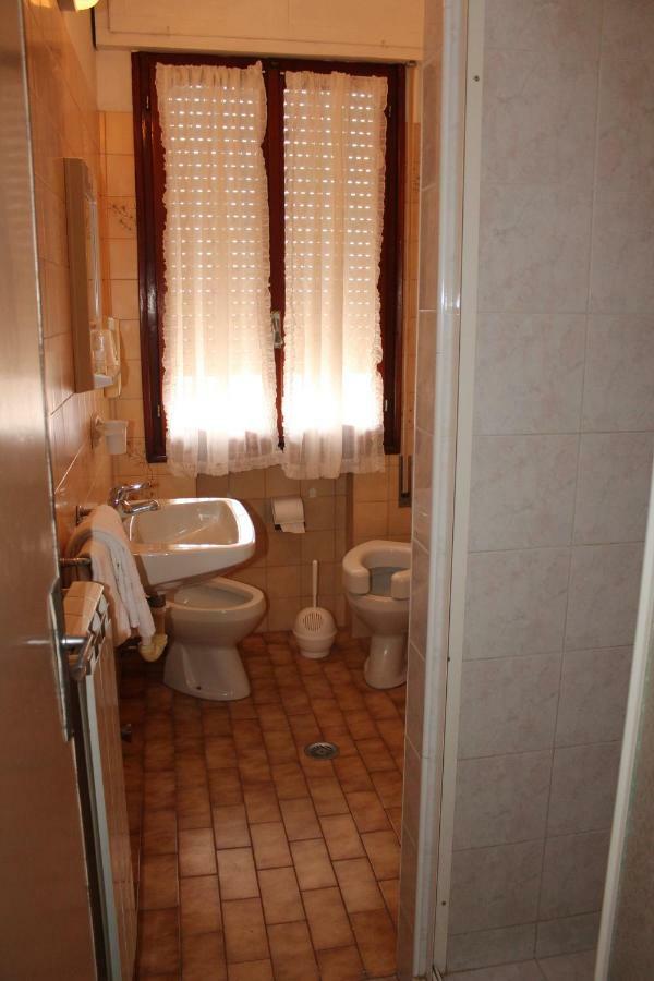 Hotel Caravel Sottomarina Exterior foto
