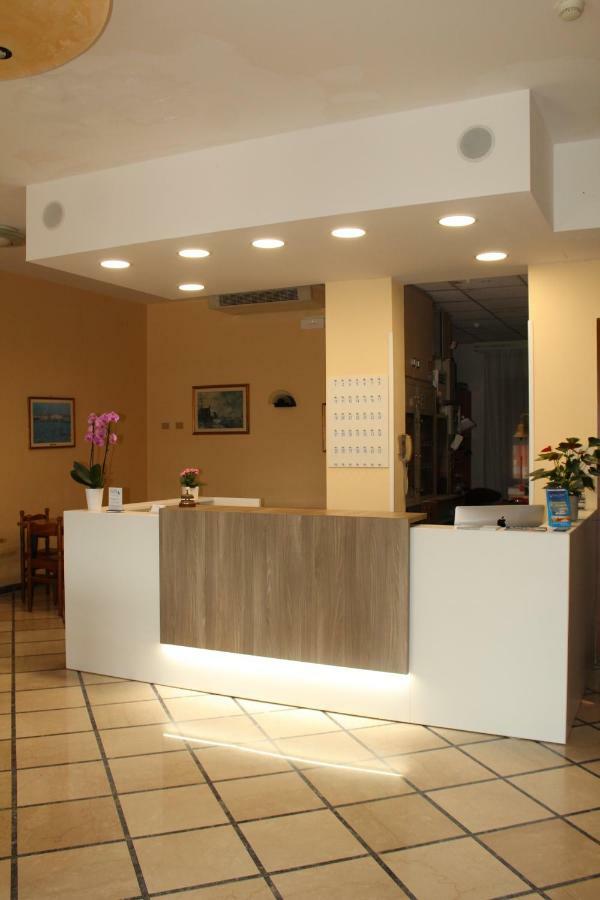 Hotel Caravel Sottomarina Exterior foto