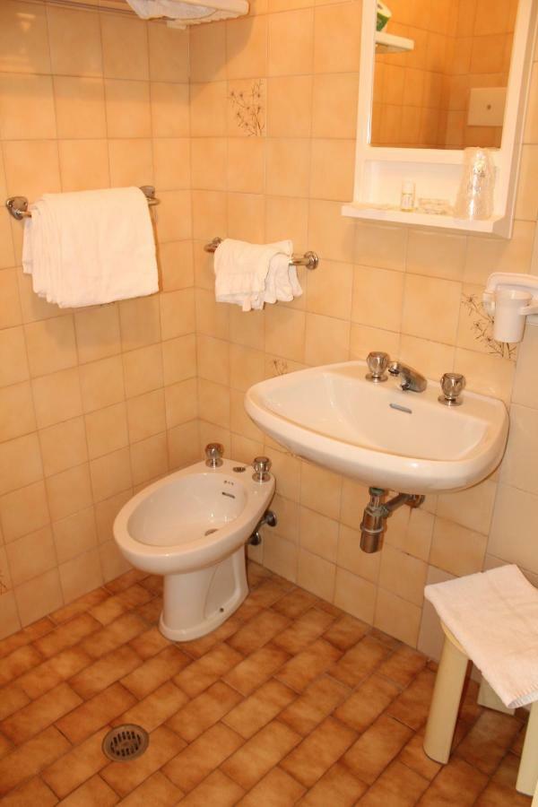 Hotel Caravel Sottomarina Exterior foto